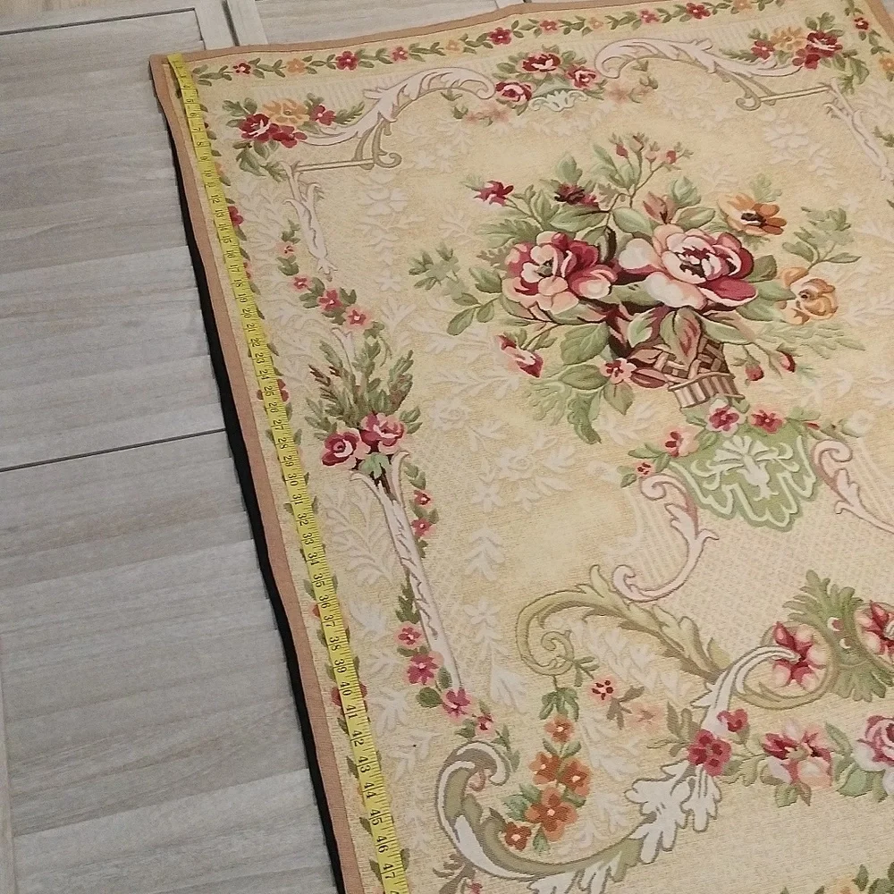 ⚜️ Vintage Floral Tapestry Wall Hanging